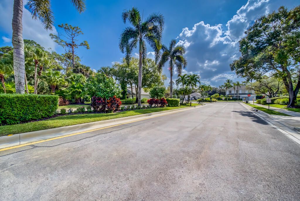 For Sale: $694,500 (3 beds, 2 baths, 2139 Square Feet)