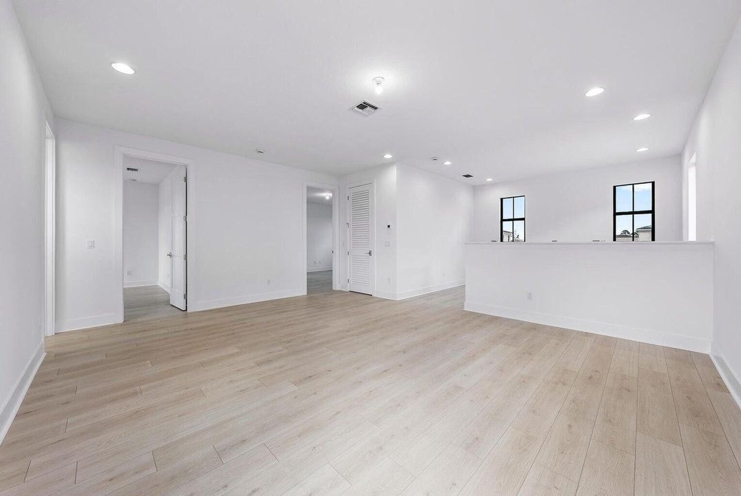 For Rent: $9,000 (3 beds, 3 baths, 3162 Square Feet)