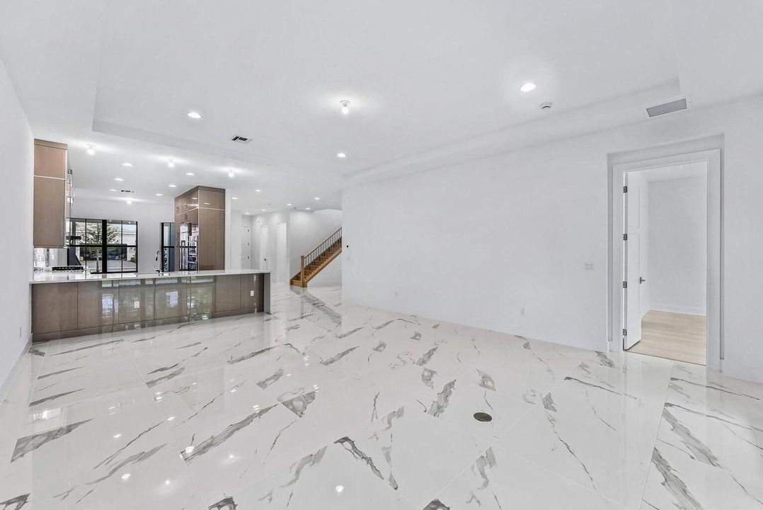 For Rent: $9,000 (3 beds, 3 baths, 3162 Square Feet)