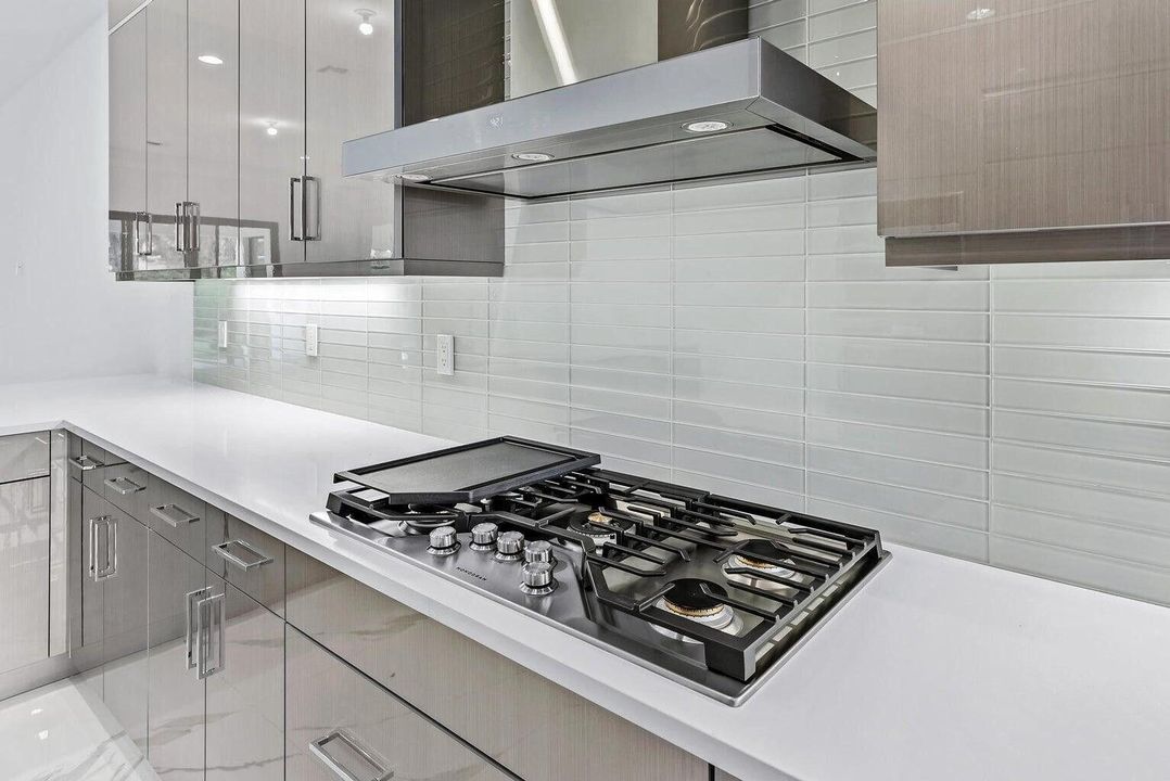 For Rent: $9,000 (3 beds, 3 baths, 3162 Square Feet)