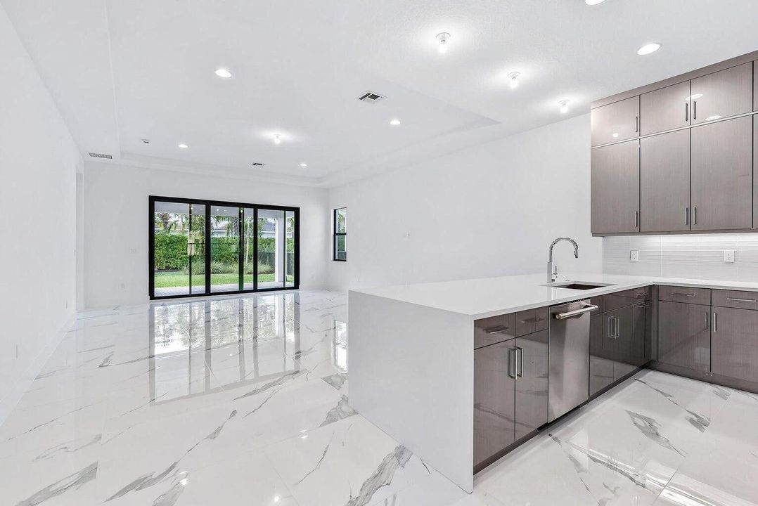 For Rent: $9,000 (3 beds, 3 baths, 3162 Square Feet)