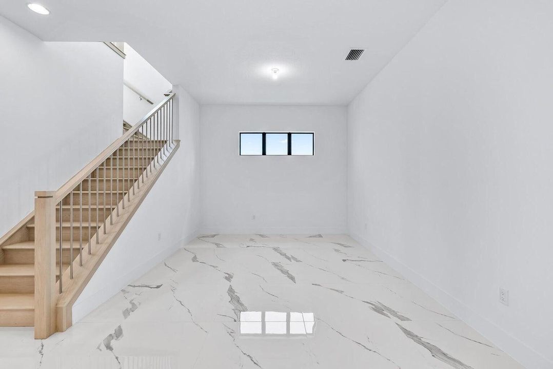 For Rent: $9,000 (3 beds, 3 baths, 3162 Square Feet)