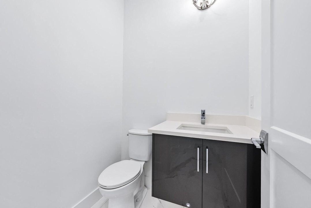 For Rent: $9,000 (3 beds, 3 baths, 3162 Square Feet)