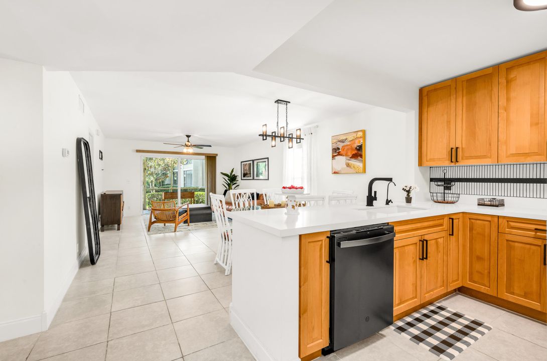 En Venta: $255,500 (2 camas, 2 baños, 1225 Pies cuadrados)