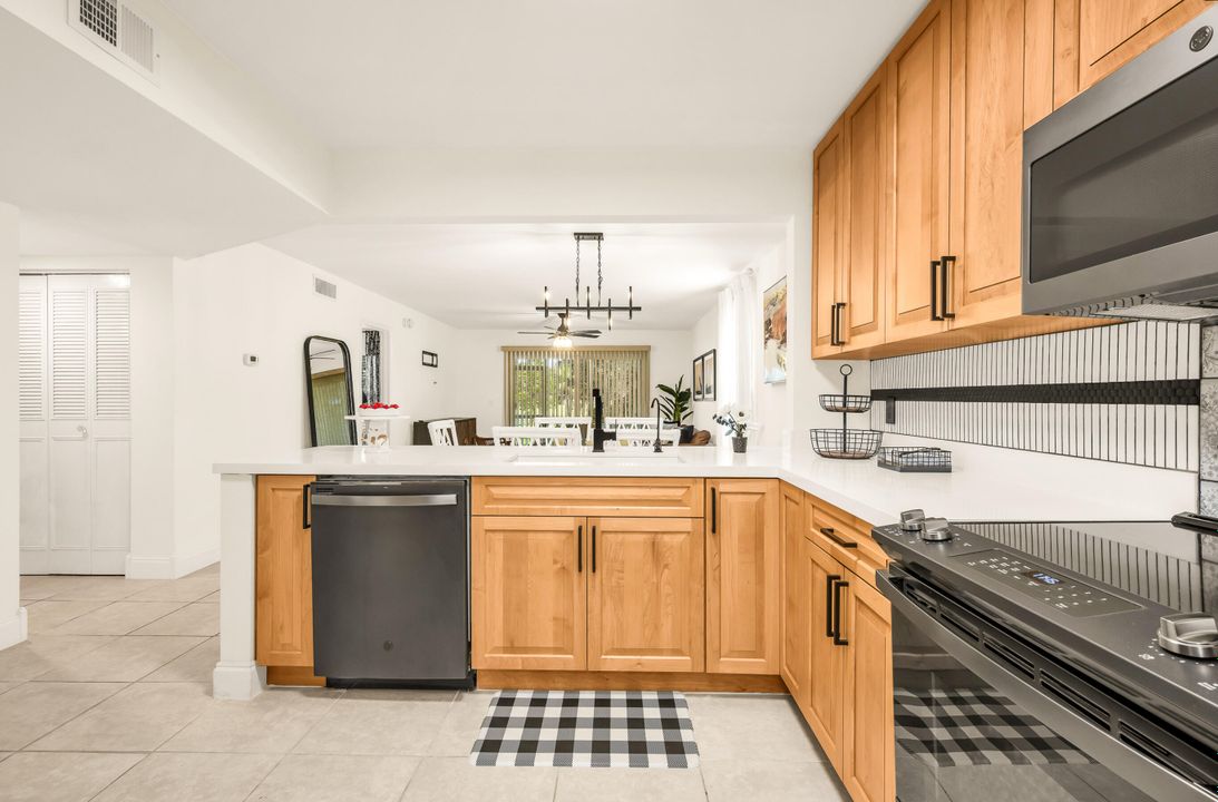 En Venta: $255,500 (2 camas, 2 baños, 1225 Pies cuadrados)