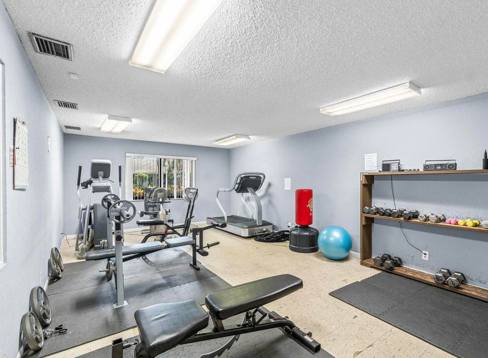 En Venta: $255,500 (2 camas, 2 baños, 1225 Pies cuadrados)