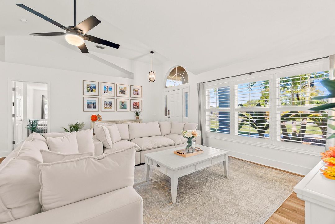 合同活跃: $389,999 (3 贝兹, 2 浴室, 1704 平方英尺)