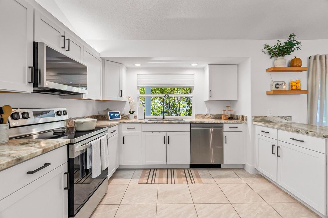 合同活跃: $389,999 (3 贝兹, 2 浴室, 1704 平方英尺)