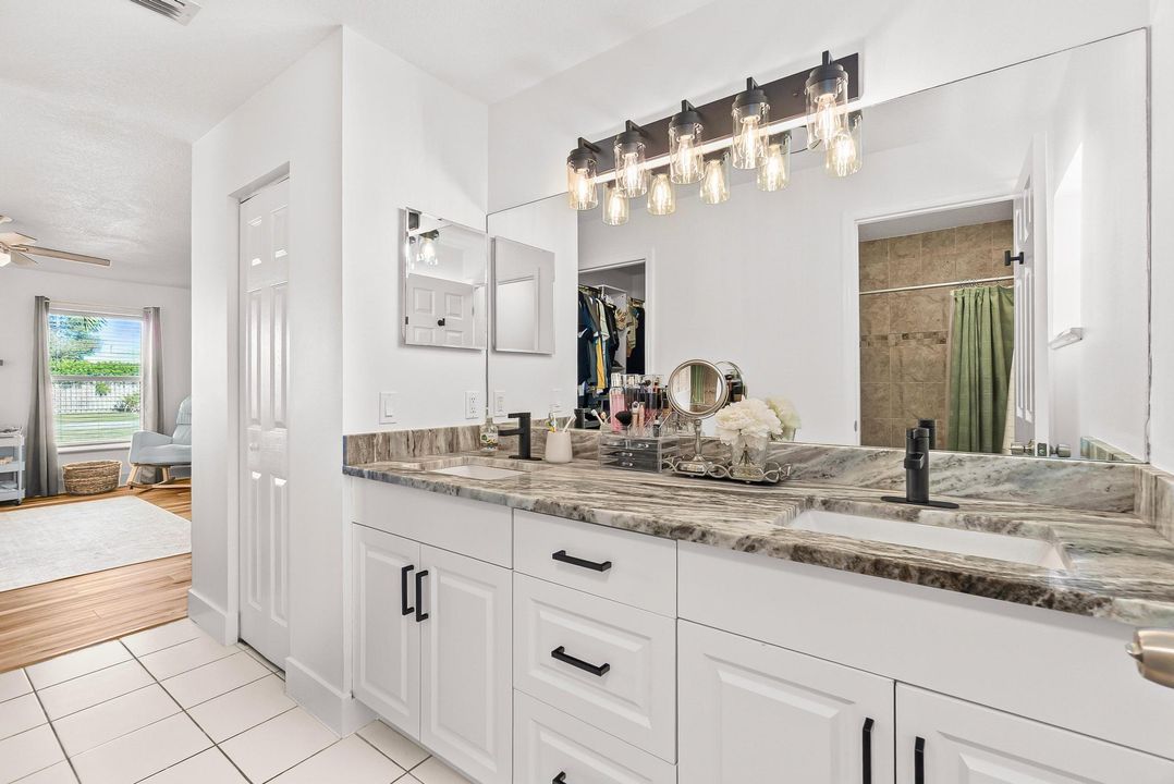 合同活跃: $389,999 (3 贝兹, 2 浴室, 1704 平方英尺)