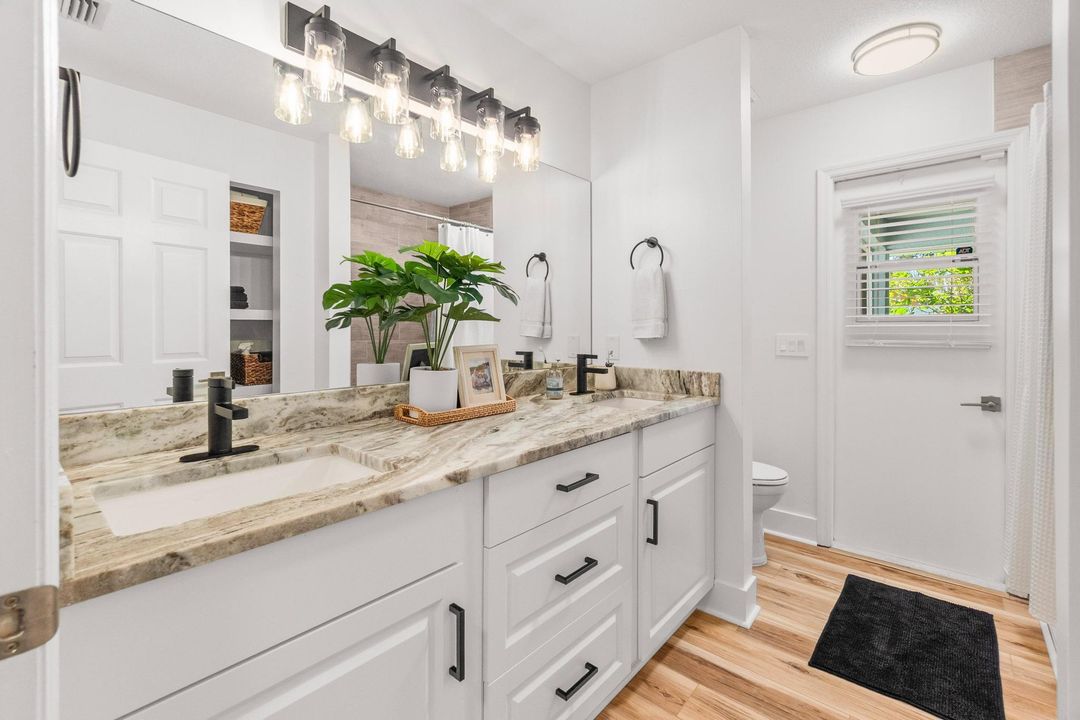 合同活跃: $389,999 (3 贝兹, 2 浴室, 1704 平方英尺)