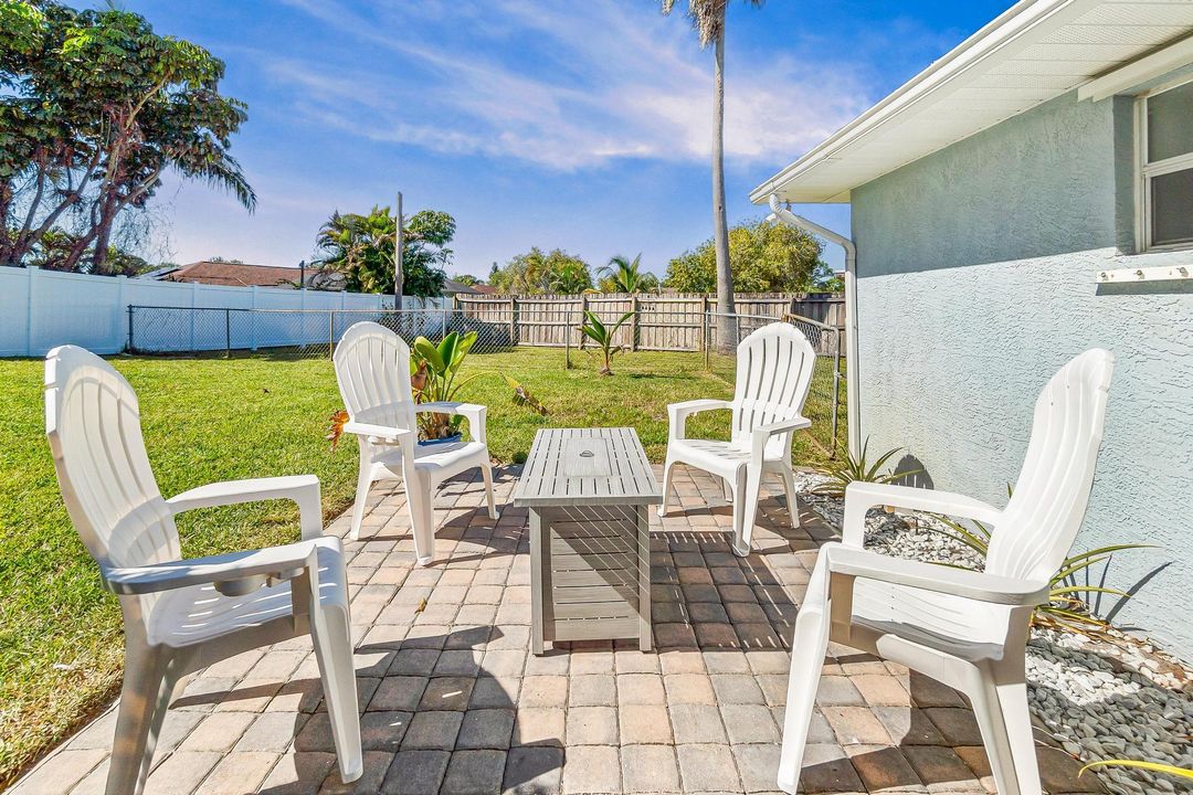 合同活跃: $389,999 (3 贝兹, 2 浴室, 1704 平方英尺)