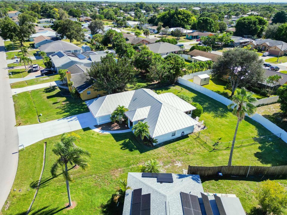 合同活跃: $389,999 (3 贝兹, 2 浴室, 1704 平方英尺)