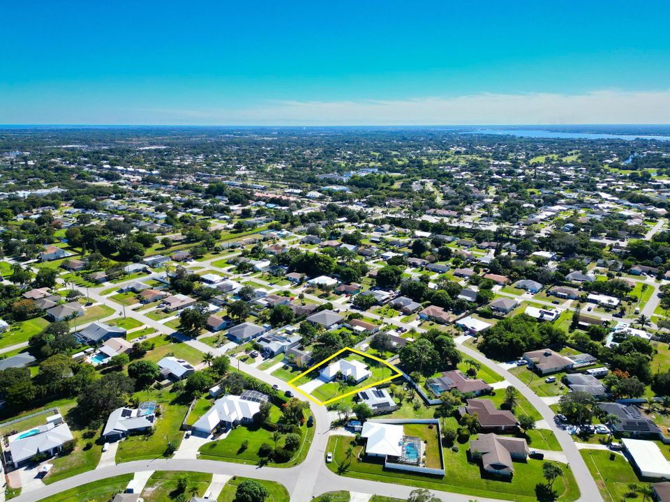 合同活跃: $389,999 (3 贝兹, 2 浴室, 1704 平方英尺)