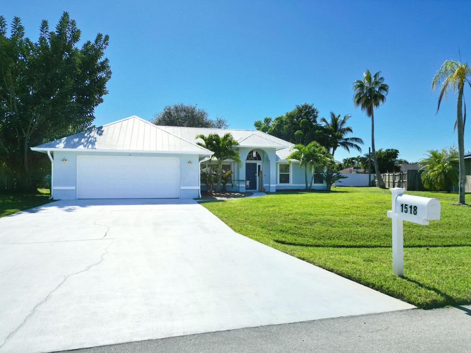 合同活跃: $389,999 (3 贝兹, 2 浴室, 1704 平方英尺)