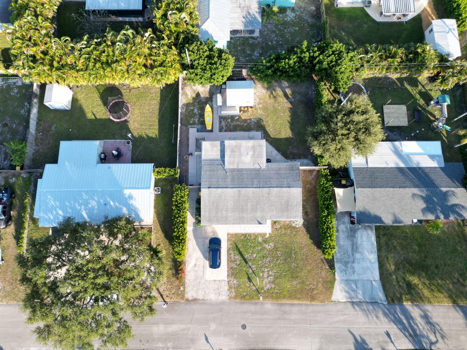 Active With Contract: $624,900 (3 beds, 2 baths, 1496 Square Feet)