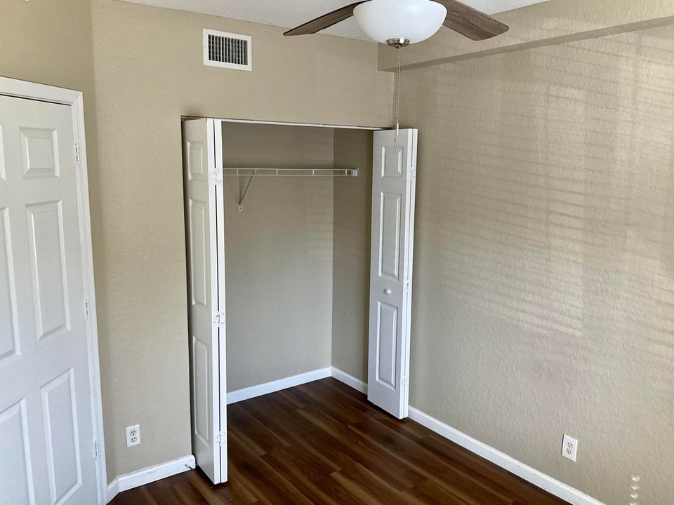 На продажу: $235,000 (3 спален, 2 ванн, 999 Квадратных фут)