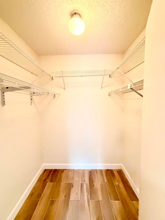 出租: $2,350 (2 贝兹, 2 浴室, 1200 平方英尺)