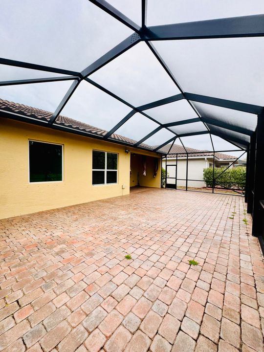 待售: $490,000 (3 贝兹, 2 浴室, 2079 平方英尺)