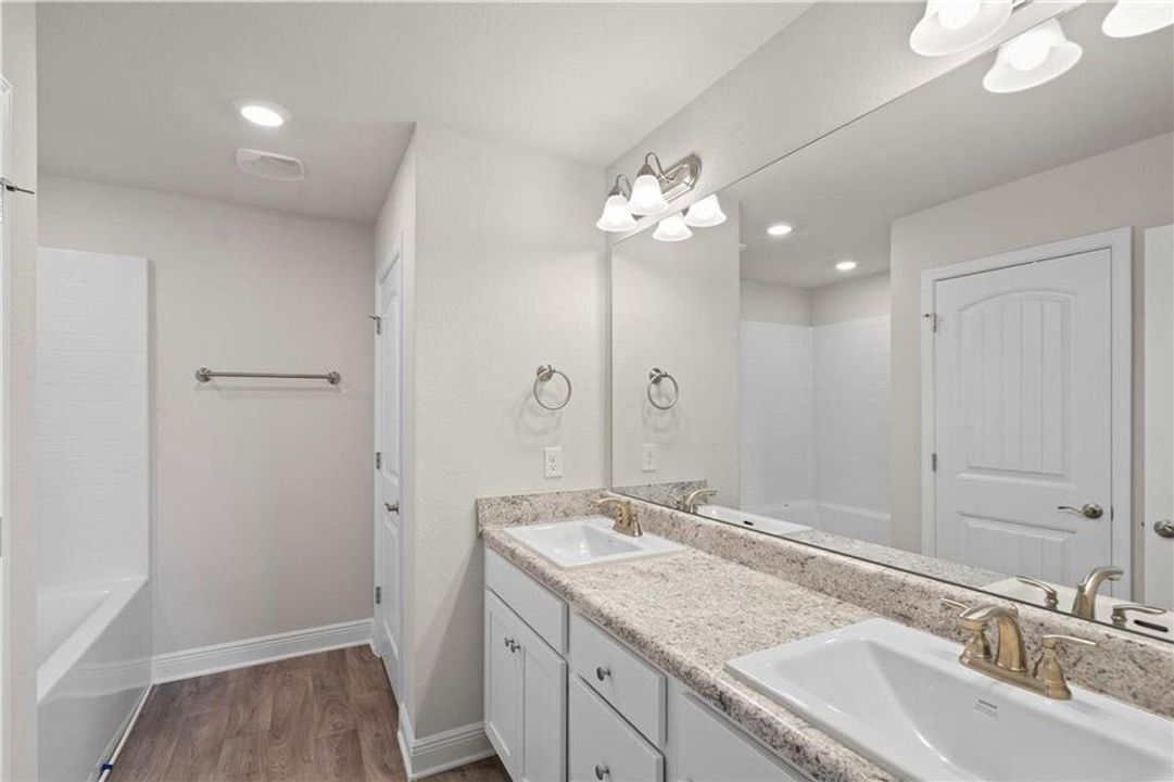 For Sale: $342,028 (4 beds, 2 baths, 1635 Square Feet)