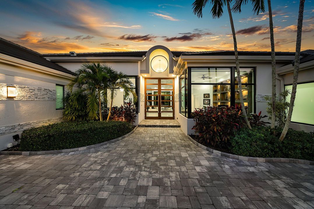 На продажу: $3,599,000 (5 спален, 4 ванн, 5064 Квадратных фут)