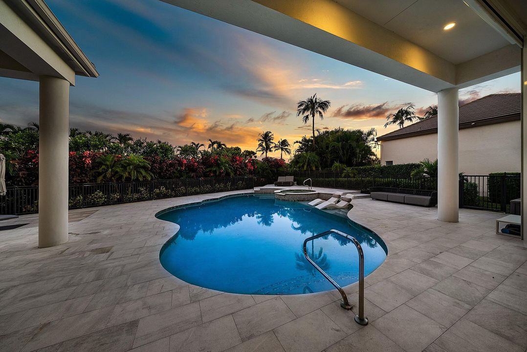 На продажу: $3,599,000 (5 спален, 4 ванн, 5064 Квадратных фут)