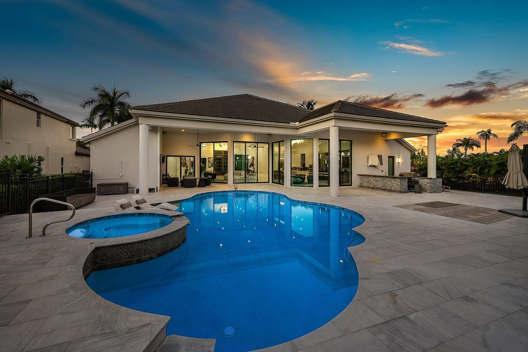 На продажу: $3,599,000 (5 спален, 4 ванн, 5064 Квадратных фут)