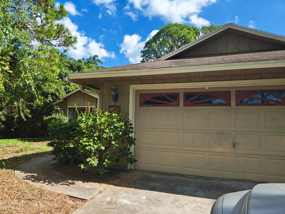 For Sale: $235,000 (3 beds, 2 baths, 1479 Square Feet)