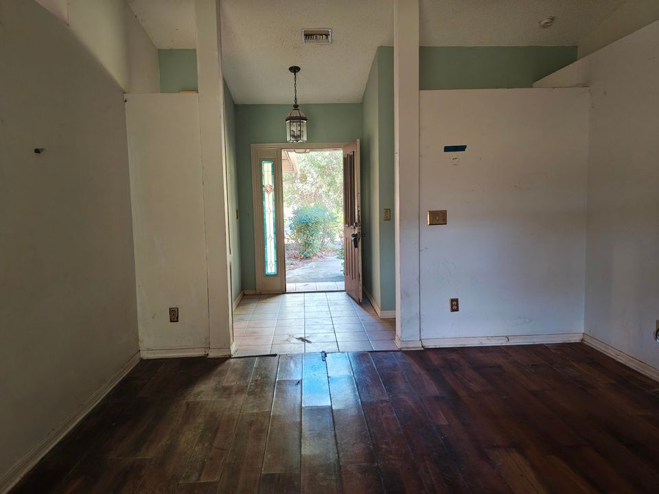 For Sale: $235,000 (3 beds, 2 baths, 1479 Square Feet)