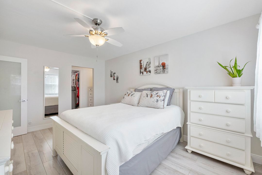 For Sale: $299,900 (2 beds, 2 baths, 978 Square Feet)
