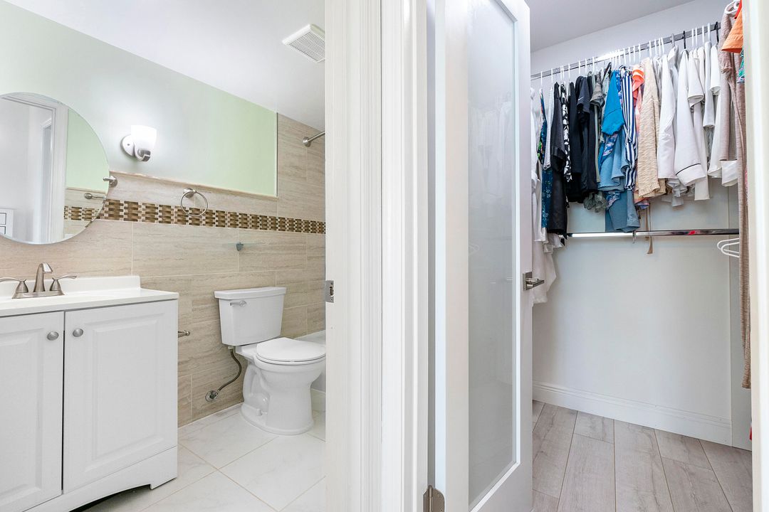 For Sale: $299,900 (2 beds, 2 baths, 978 Square Feet)