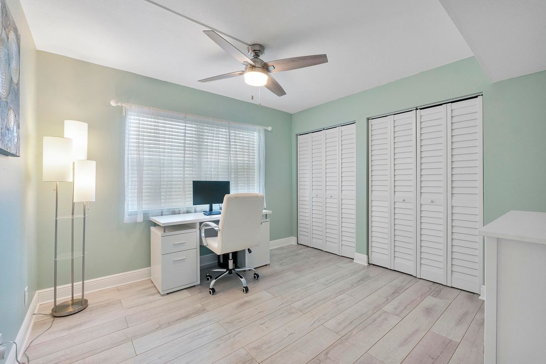 For Sale: $299,900 (2 beds, 2 baths, 978 Square Feet)