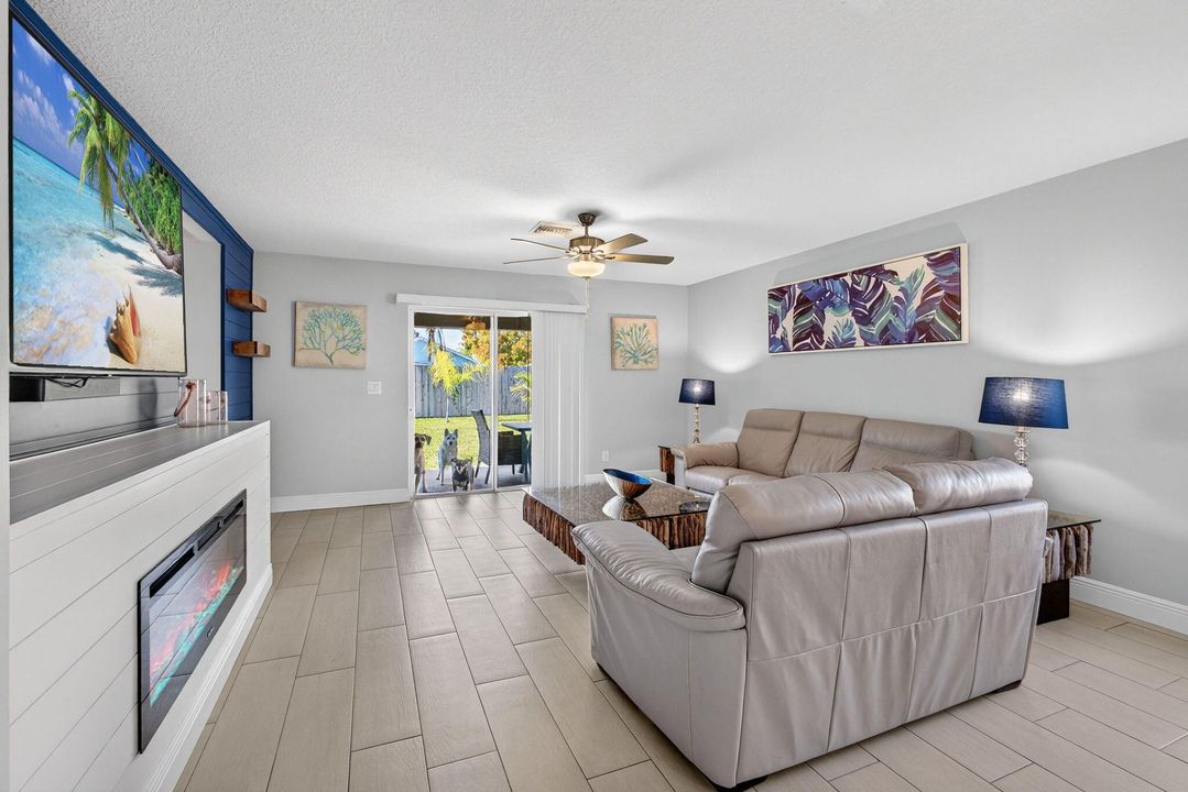 For Sale: $449,000 (4 beds, 2 baths, 1851 Square Feet)