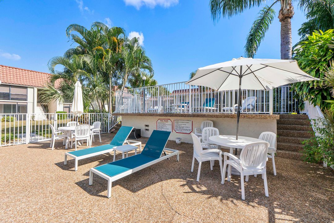 For Sale: $299,900 (2 beds, 2 baths, 978 Square Feet)