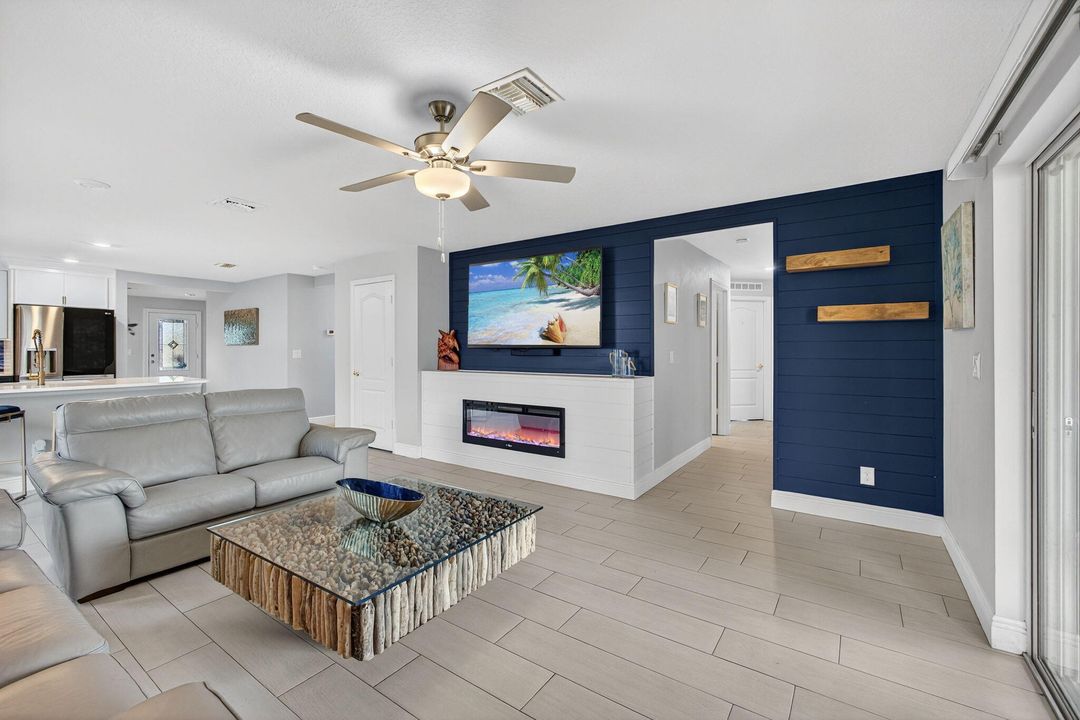 For Sale: $449,000 (4 beds, 2 baths, 1851 Square Feet)