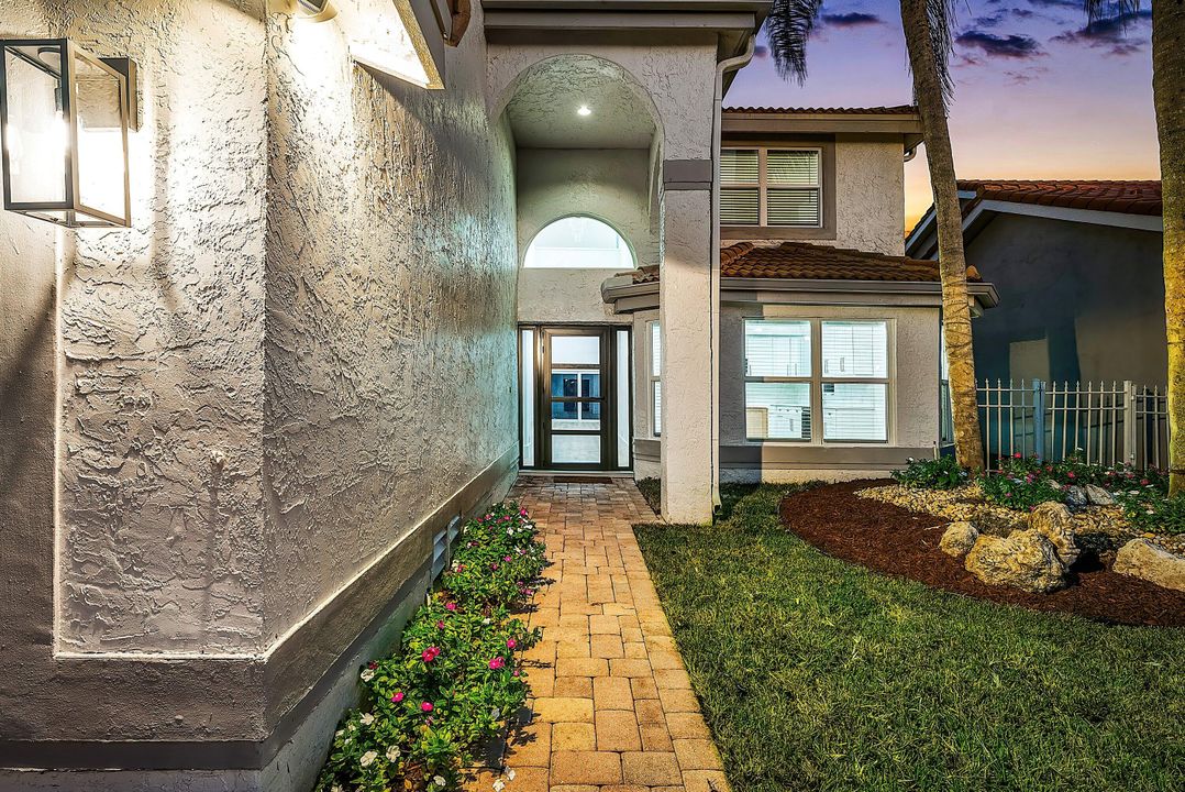 待售: $999,000 (4 贝兹, 3 浴室, 2573 平方英尺)