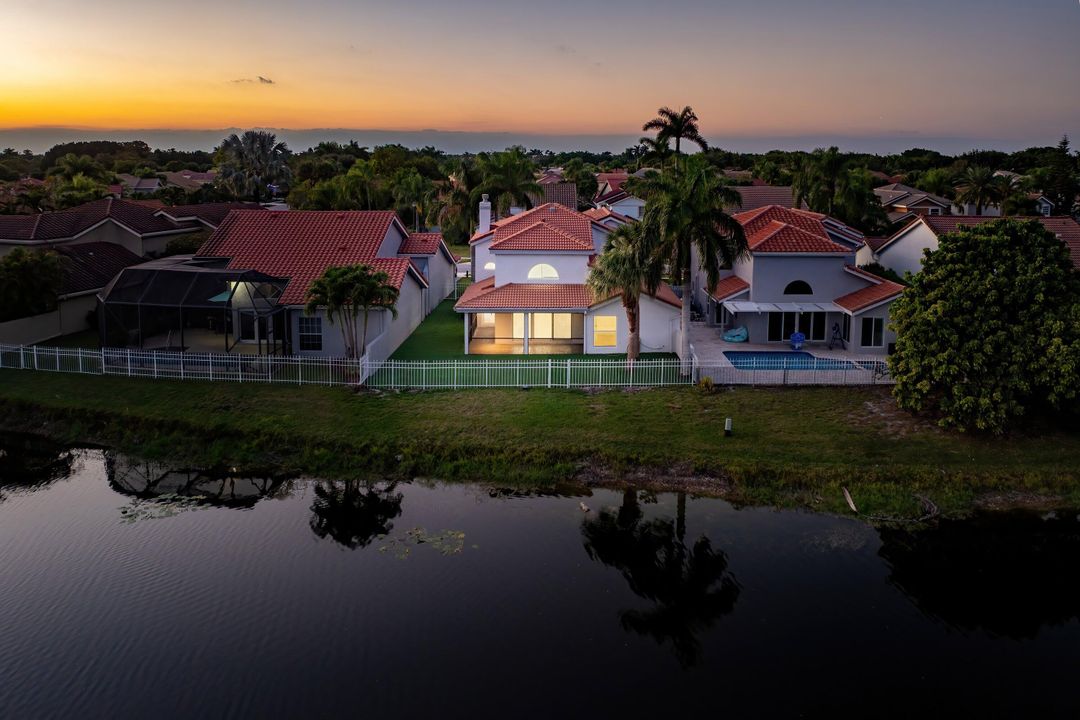 待售: $999,000 (4 贝兹, 3 浴室, 2573 平方英尺)