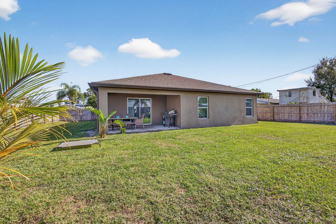 For Sale: $449,000 (4 beds, 2 baths, 1851 Square Feet)