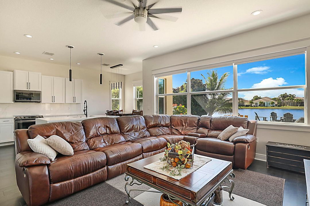 Active With Contract: $679,000 (3 beds, 3 baths, 2135 Square Feet)