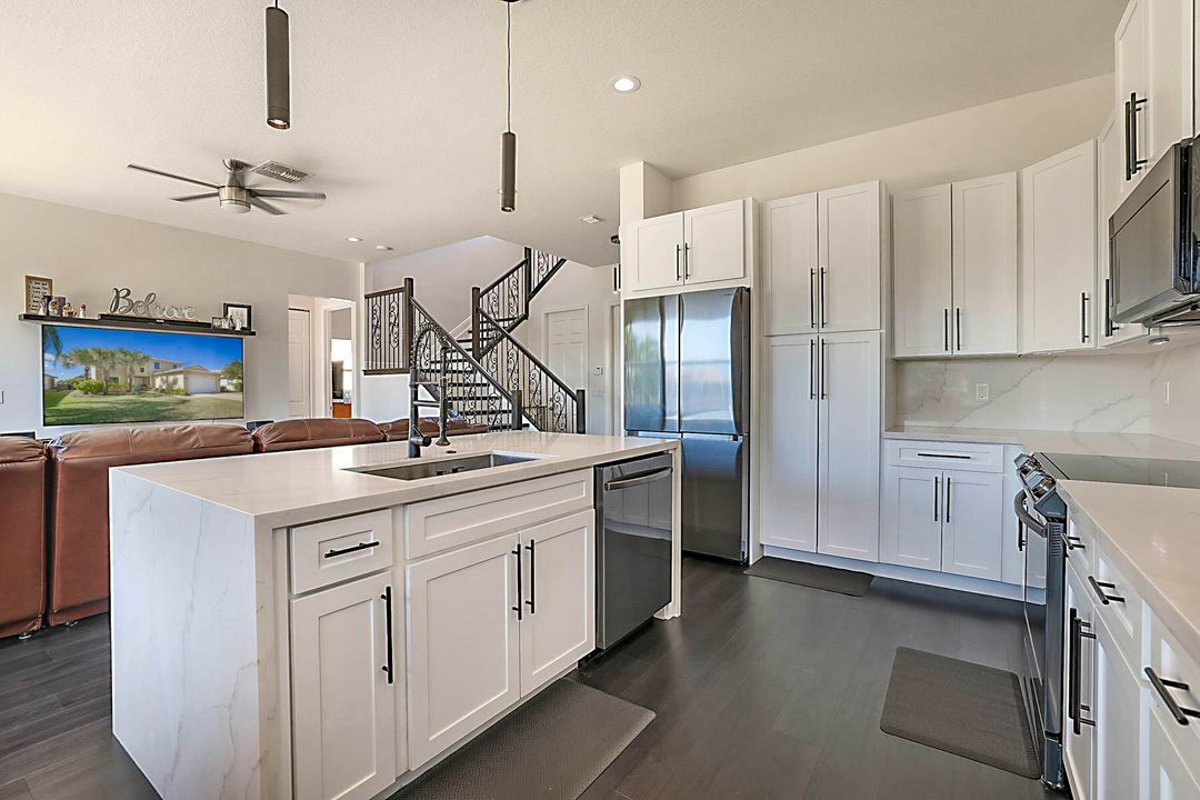 Active With Contract: $679,000 (3 beds, 3 baths, 2135 Square Feet)