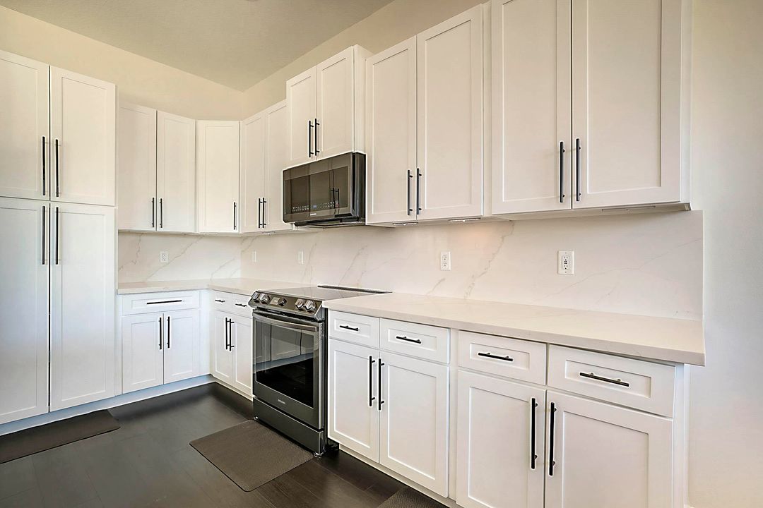 Active With Contract: $679,000 (3 beds, 3 baths, 2135 Square Feet)