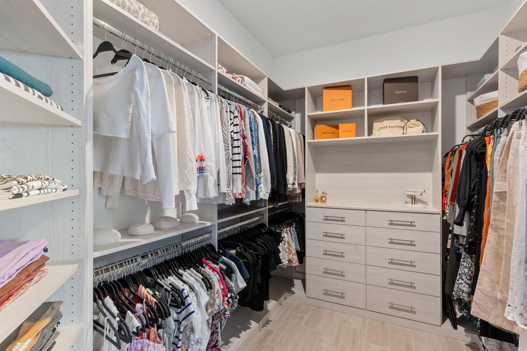 En Venta: $1,495,000 (4 camas, 3 baños, 3445 Pies cuadrados)