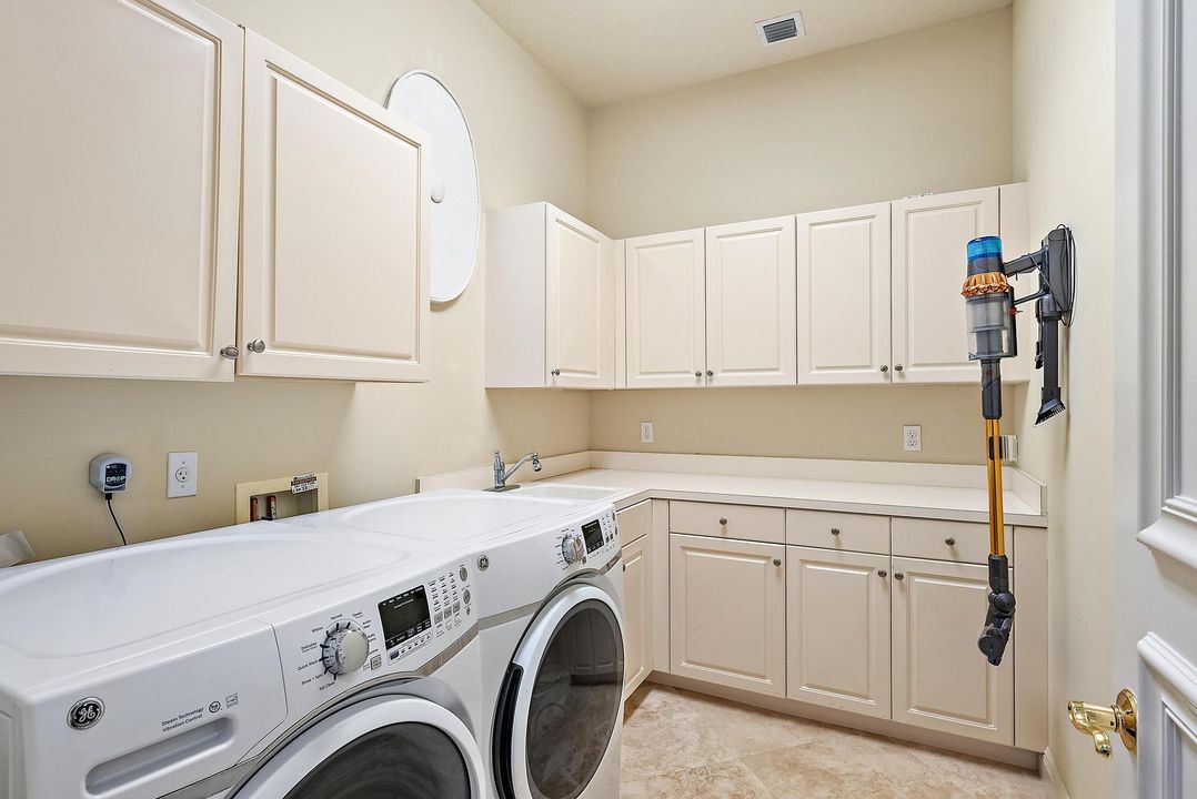 На продажу: $3,125,000 (4 спален, 4 ванн, 4750 Квадратных фут)