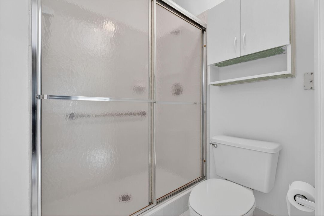 待售: $159,900 (2 贝兹, 2 浴室, 1215 平方英尺)