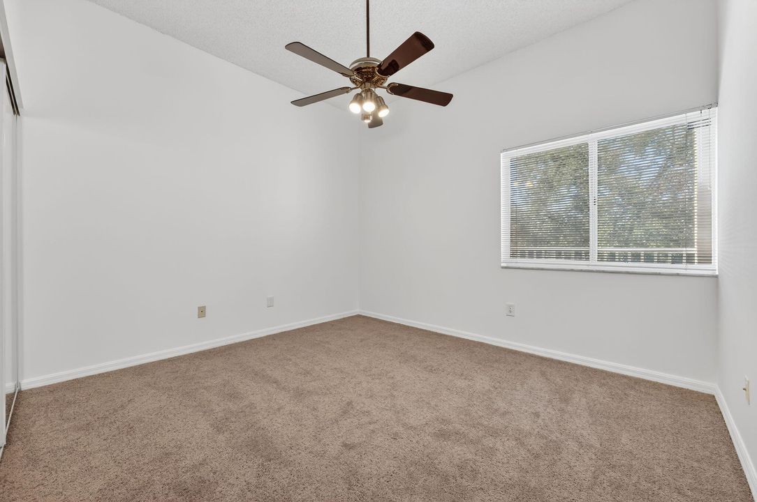 待售: $159,900 (2 贝兹, 2 浴室, 1215 平方英尺)