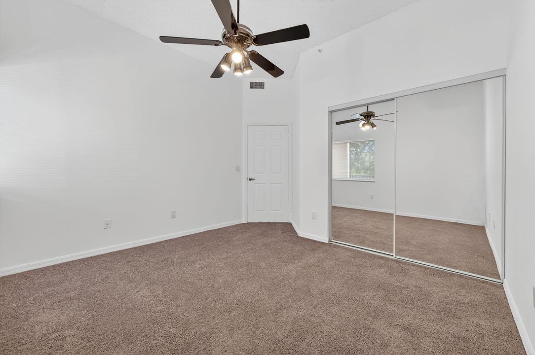 待售: $159,900 (2 贝兹, 2 浴室, 1215 平方英尺)