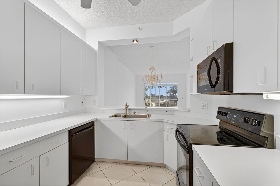 待售: $159,900 (2 贝兹, 2 浴室, 1215 平方英尺)