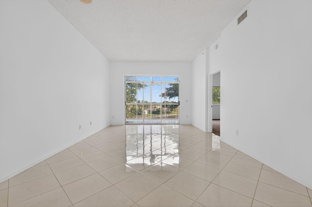 待售: $159,900 (2 贝兹, 2 浴室, 1215 平方英尺)