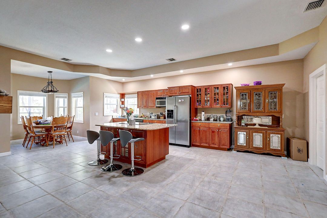 На продажу: $614,900 (4 спален, 3 ванн, 2444 Квадратных фут)