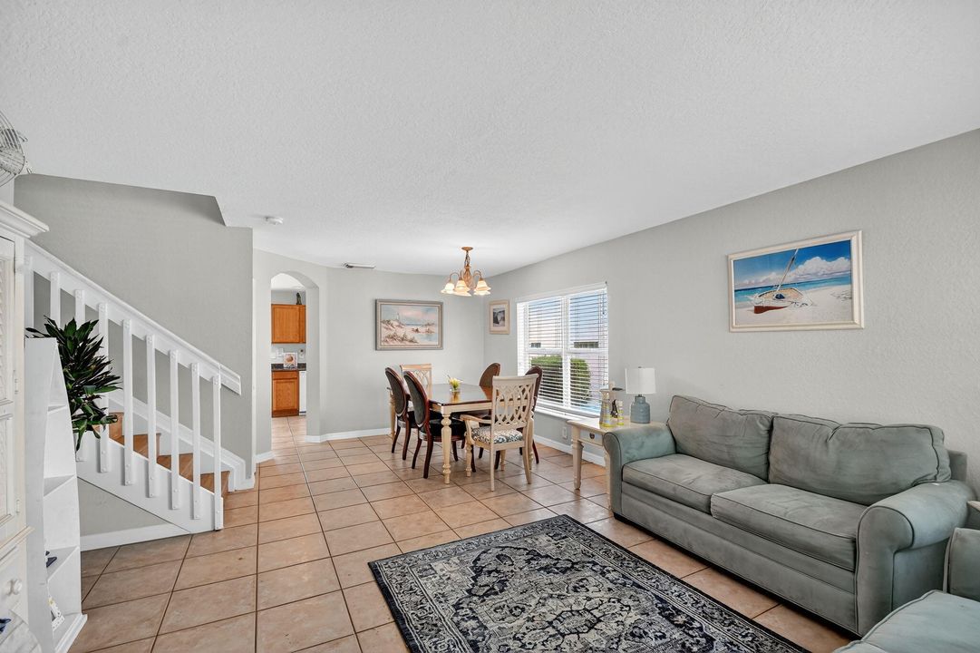 待售: $560,000 (4 贝兹, 2 浴室, 2353 平方英尺)