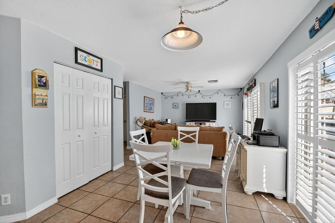 待售: $560,000 (4 贝兹, 2 浴室, 2353 平方英尺)